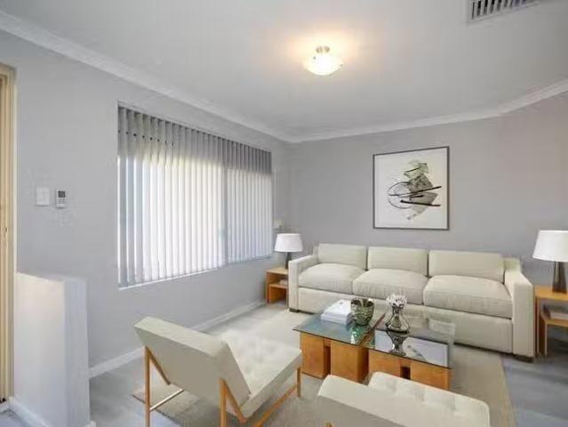 Deal! 11 Indigo Circle, Warnbro, WA 6169