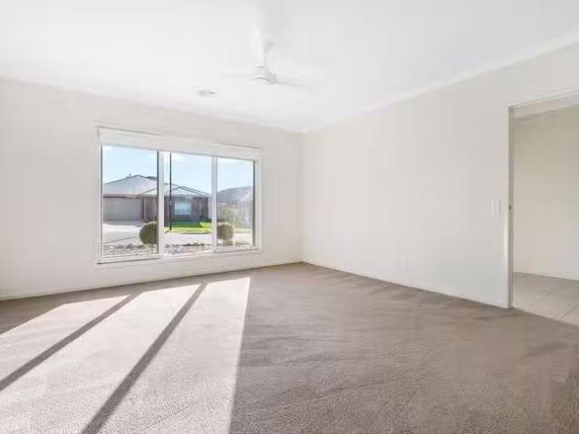 Unique 11 Lowerson Way, Wodonga, VIC 3690