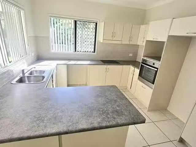 Nice 11 Mentmore Court, Bushland Beach, QLD 4818