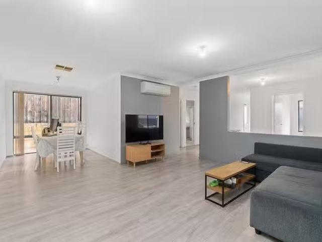 Cheap 11 Newington Pass, Ellenbrook, WA 6069