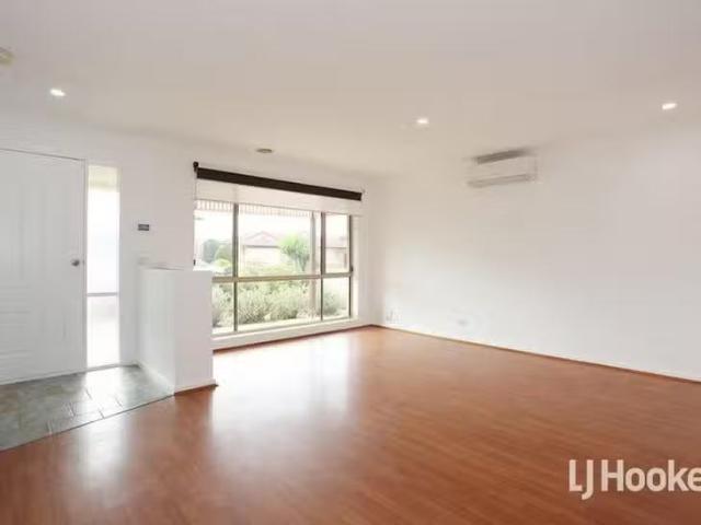 Nice 11 Sandstone Avenue, Seabrook, VIC 3028