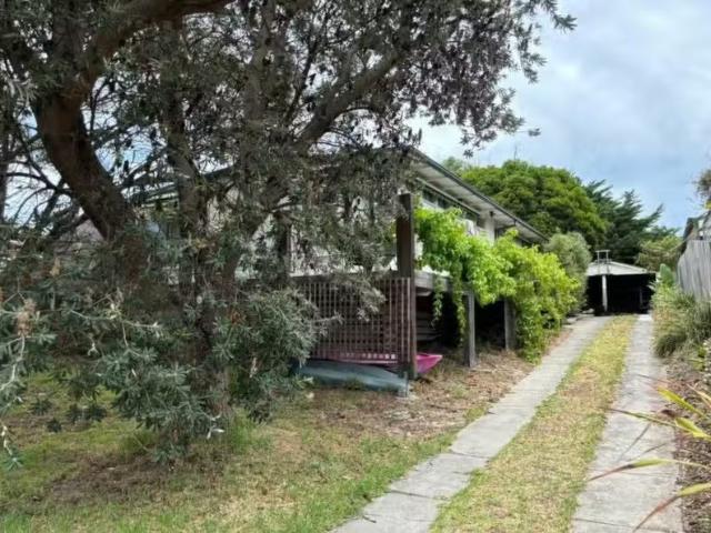Just in! 11 Riviera Street, Seaford VIC 3198 House For Lease