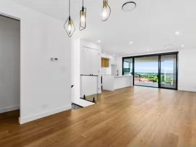 Unique 11a Chaffey Way, Albion Park Townhouse for rent Listed.