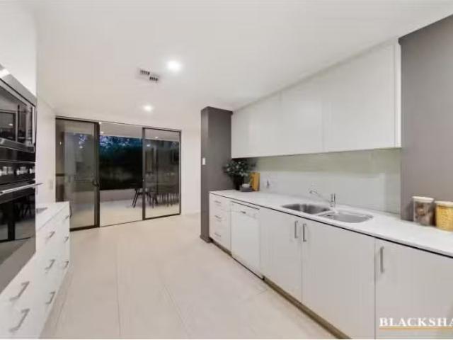 Unique 1/24 28 Telopea Park, Kingston Townhouse for rent List.