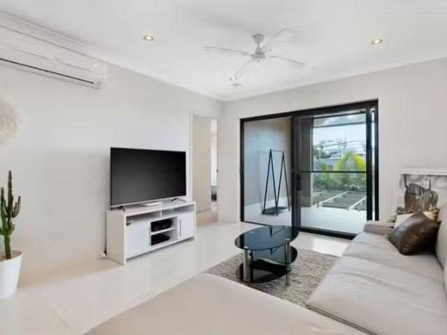 Cheap 1/255 Wynnum Road, Norman Park Apartment for rent Liste.