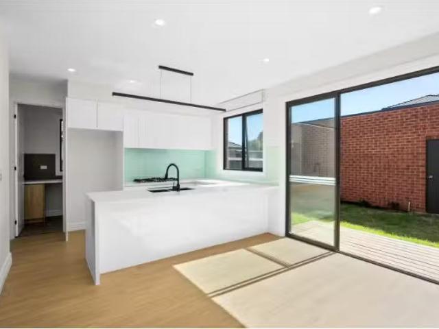 Charming 1/25 Crawford Road, Clarinda Townhouse for rent List.