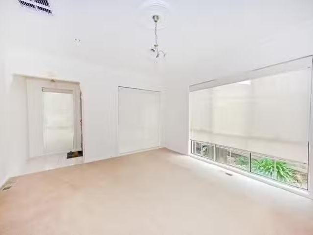 Deal! 1/26 Strathconnan Place, Wheelers Hill, VIC 3150