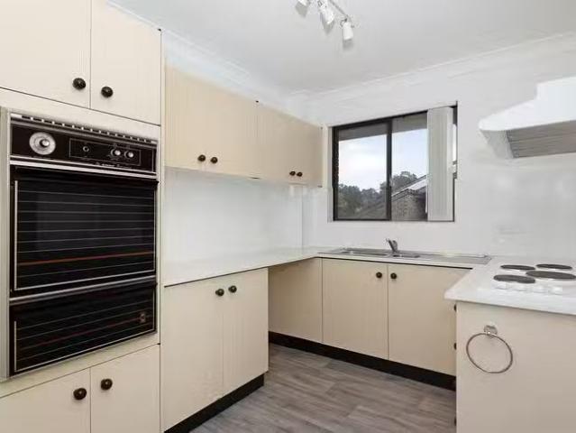 Deal! 12/6 12 Alfred Street, Westmead, NSW 2145