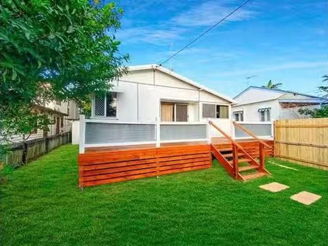 Nice 127 Landsborough Parade, Golden Beach, QLD 4551