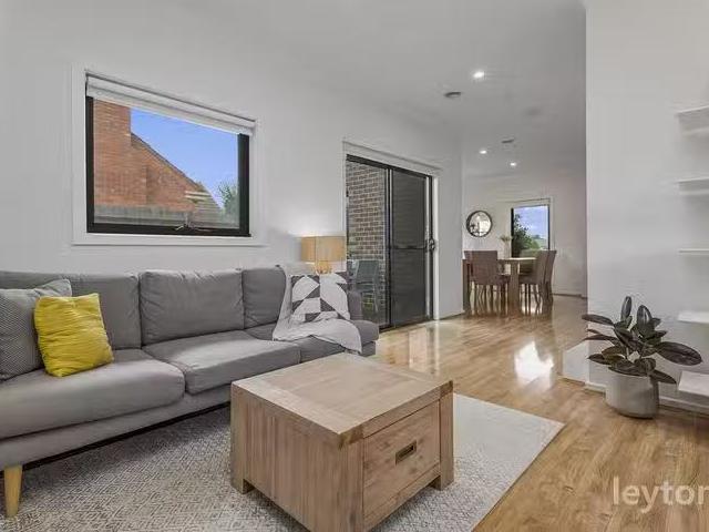 Nice 1/27 Stephenson Street, Springvale, VIC 3171