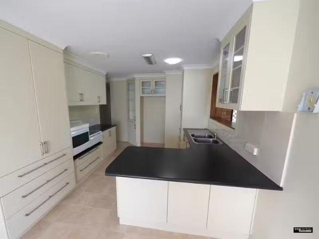 Charming 129 Holloways Road, Sandy Beach House for rent Liste.