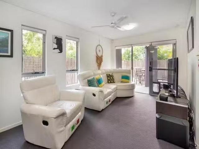 Just in! 1/21 Middle Street, Labrador, QLD 4215