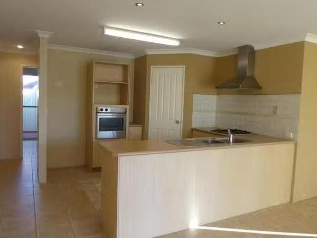 Deal! 1/22 Butcherbird Court, Eaton, WA 6232