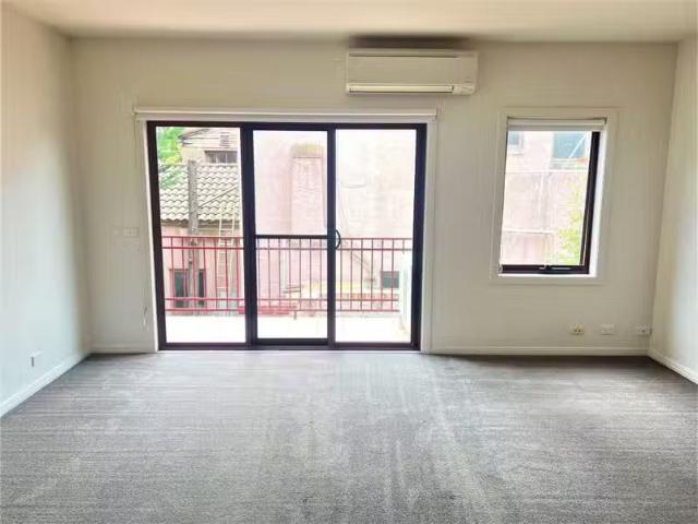 Just in! 12/317 Hawthorn Road, Caulfield VIC 3162