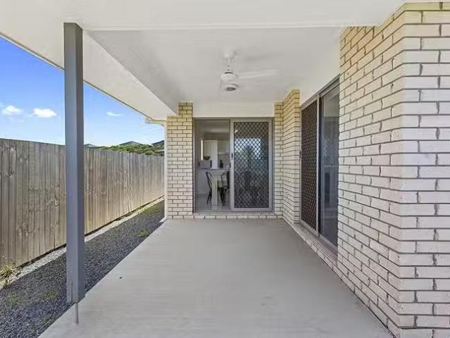 Unique 1/23 Alpine Court, Cranley, QLD 4350