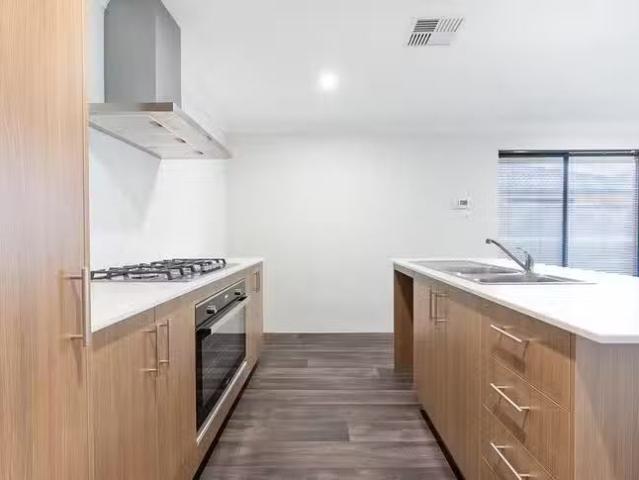 Charming 12 Daffodil Way, Karnup, WA 6176