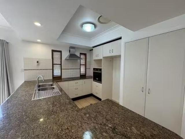 Just in! 12 Joel Court, Helensvale, QLD 4212