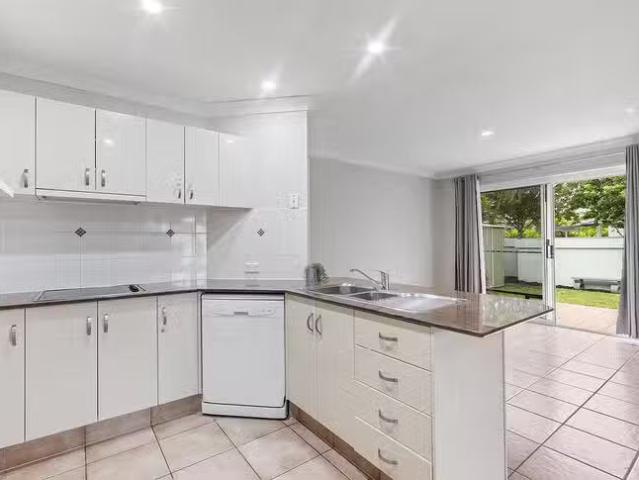 For Rent! 1/2 Josh Court, Ashmore, QLD 4214
