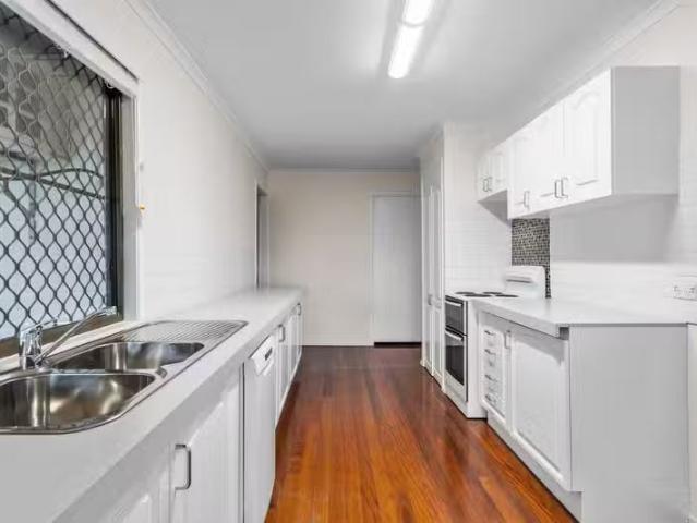 Cozy 12 Sapium Street, KINGSTON, QLD 4114 House for Rent