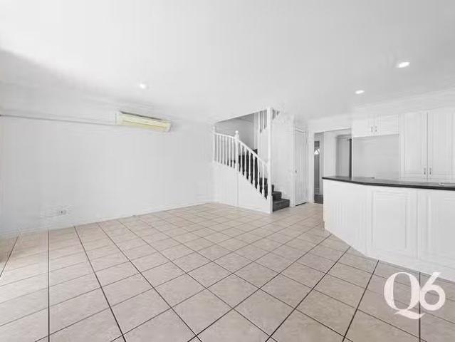 Cozy 12 Pampas Lane, Cairnlea, VIC 3023