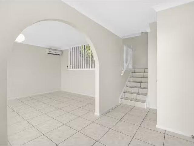 Rental! 12 Park Royal Drive, FLORAVILLE House for rent Listed.