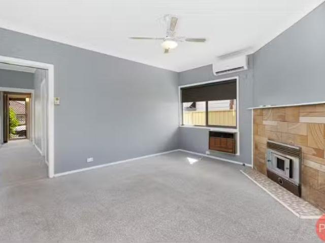 For Rent! 12 Third Street, WESTON House for rent Listed by Re.