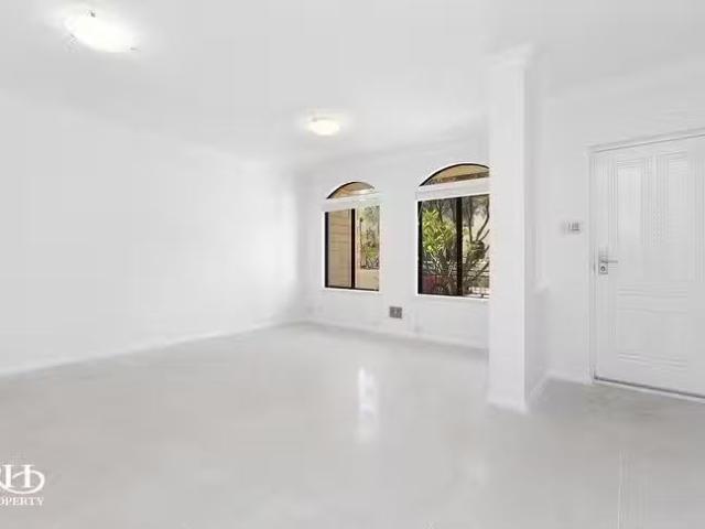 Cozy 12B Bruce Street, North Fremantle, WA 6159