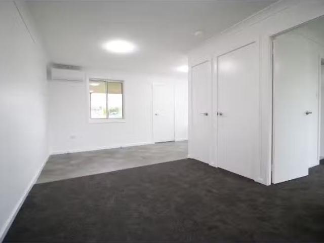 Unique 1/36 Castlereagh Street, SINGLETON Apartment for rent.