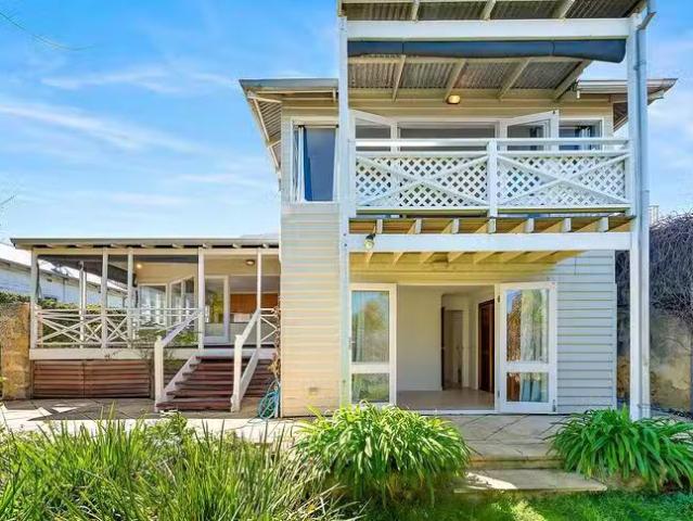Cozy 137 Solomon Street, Beaconsfield, WA 6162