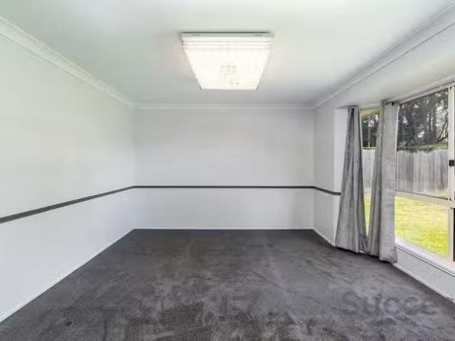 Nice 137 Spring Street, Middle Ridge, QLD 4350