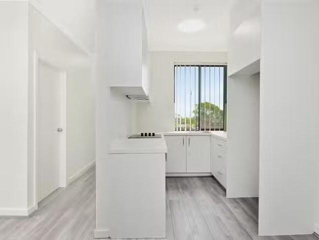 Cozy 1/37 39 Cambrai Avenue, Engadine, NSW 2233