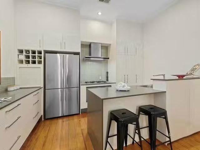 Cozy 138 Barton Road, Hawthorne, QLD 4171