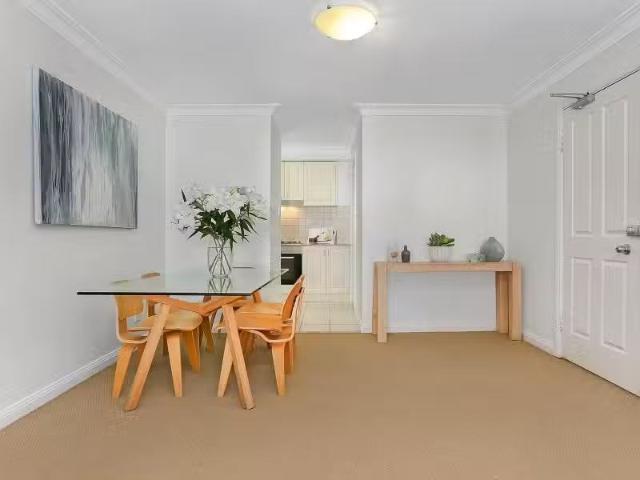 Unique 1/30 32 Melrose Parade, Clovelly Apartment for rent Li.