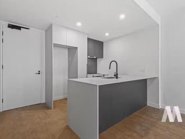 Charming 13/139 Boundary Road, North Melbourne, VIC 3051