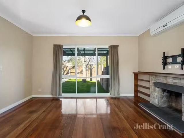 Unique 1/32 Edward St, Macleod VIC 3085