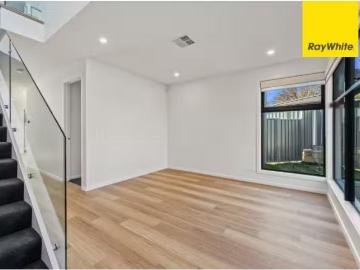 Cozy 1/32 Kinleyside Crescent, WEETANGERA Townhouse for rent.