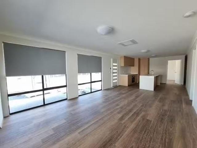 Nice 13/35 Morley Street, Maddington, WA 6109