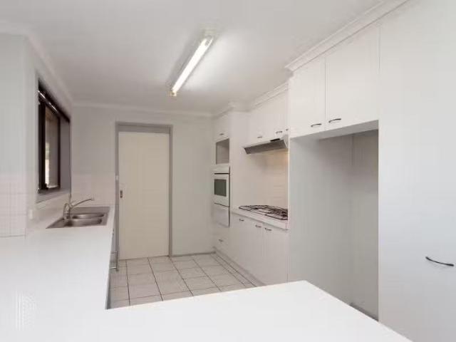 For Rent! 13 Girdlestone Circuit, Calwell House for rent List.