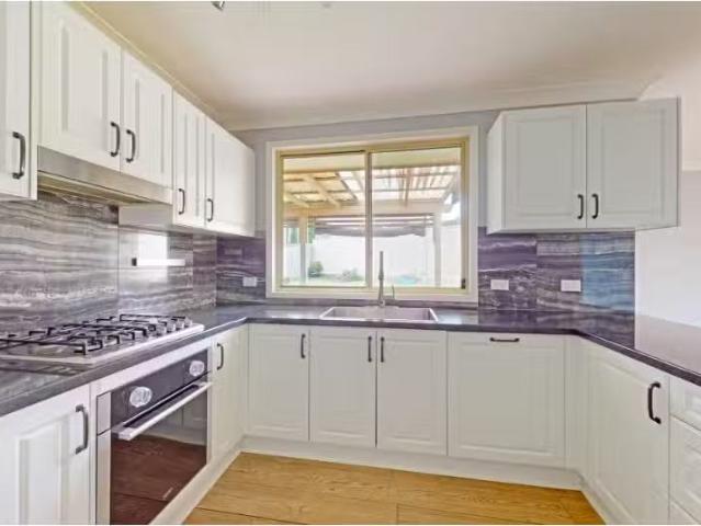 Deal! 13 Emma Grove, Glenwood Townhouse for rent Listed by Ch.