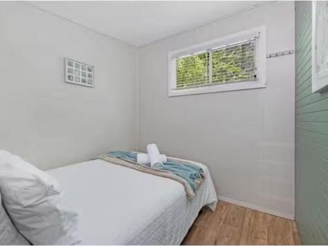 Deal! 1/3 Lakeside Drive, Macmasters Beach Apartment for rent.