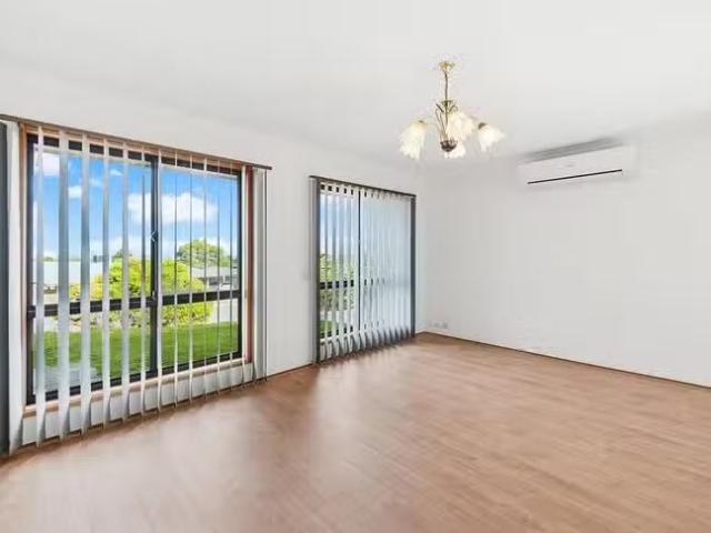 Nice 13 Slade Crescent, Hallett Cove, SA 5158