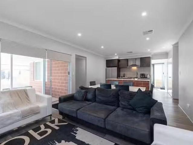 Charming 13 Wading Place, Lake Coogee, WA 6166