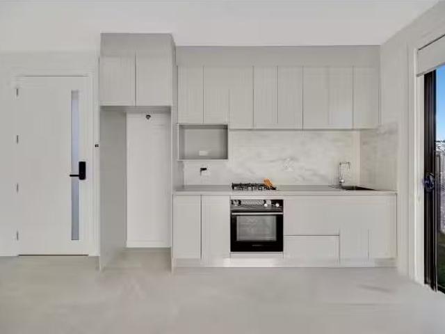 New 13a Rowcliff cct, Lochinvar House for rent Listed by Kari.