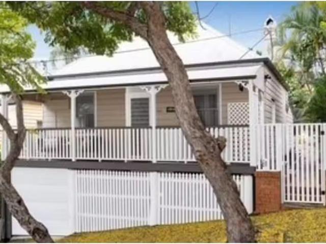 Deal! 146 Kennigo Street, Spring Hill House for rent Listed b.