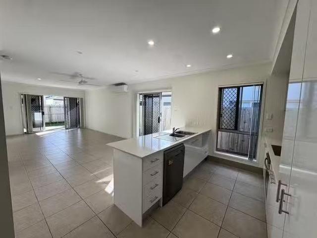 Deal! 146 Spinnaker Boulevard, Newport, QLD 4020