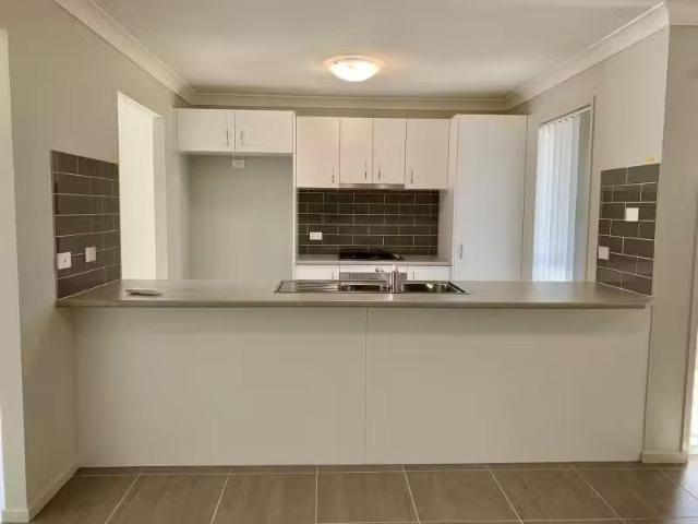 Cozy 1/48 Glen Ayr Avenue, Cliftleigh House for rent Listed b.