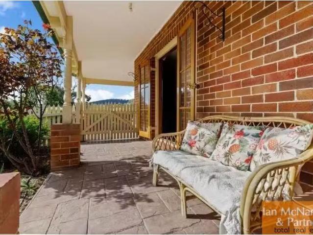 Unique 140 Bicentennial Drive, Jerrabomberra House for rent L.