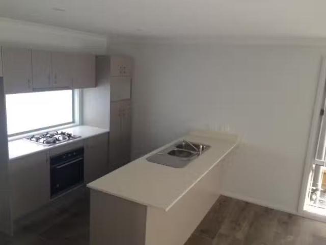 Deal! 1/40A Moore Street, Birmingham Gardens Townhouse for ren.