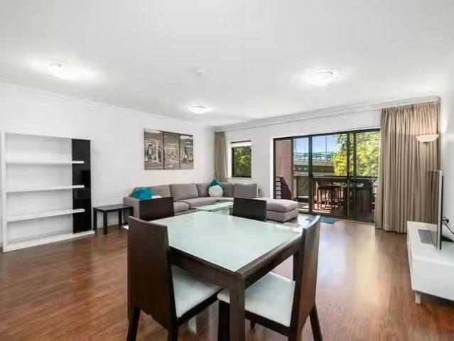 Cozy 14/110 Mounts Bay Road, Perth, WA 6000