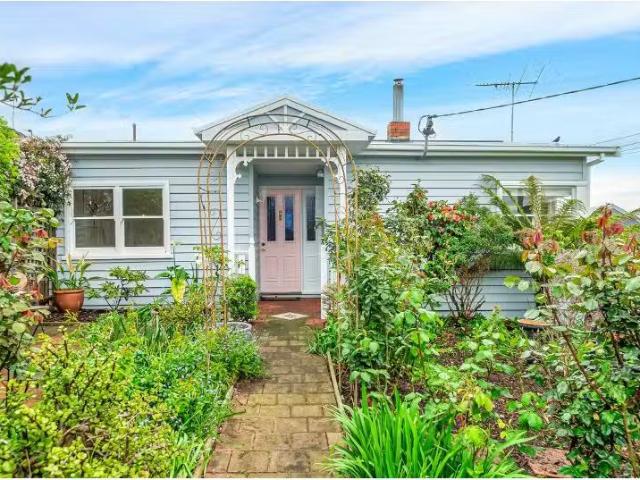 For Rent! 1/43 Forest Road, West Hobart House for rent Listed.
